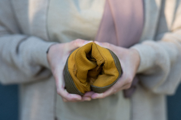 Vigor golden yellow.