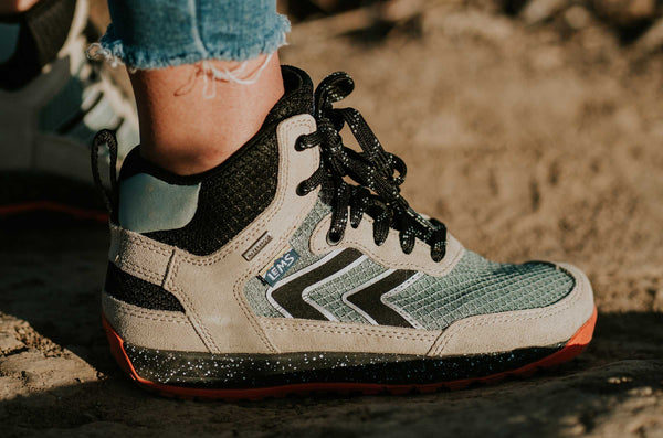 Women's Primal Pursuit Mid Waterproof.